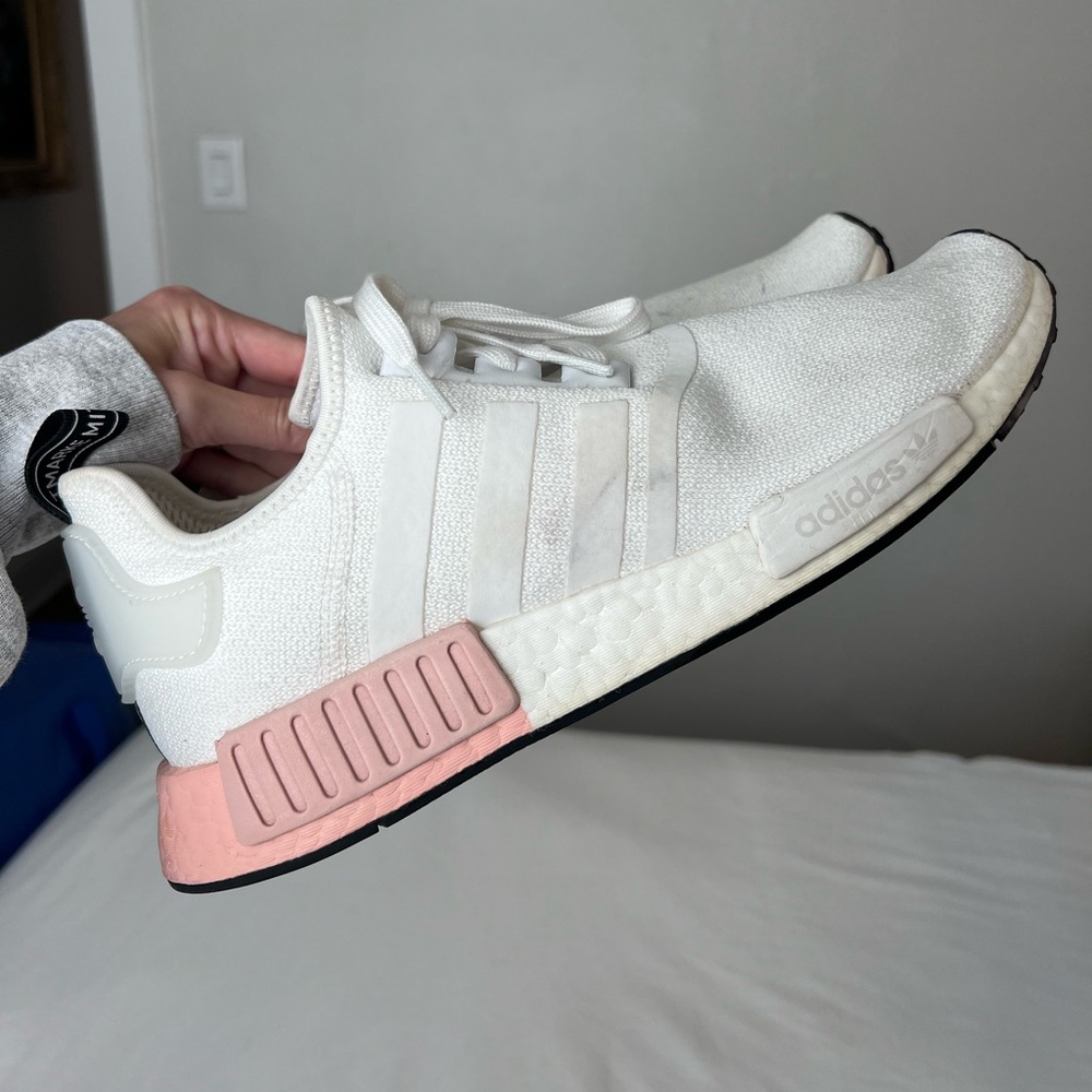 Adidas NMD R1 Cloud White Vapor Pink Men’s Size 11 Adidas Sneakers Tennis Shoes